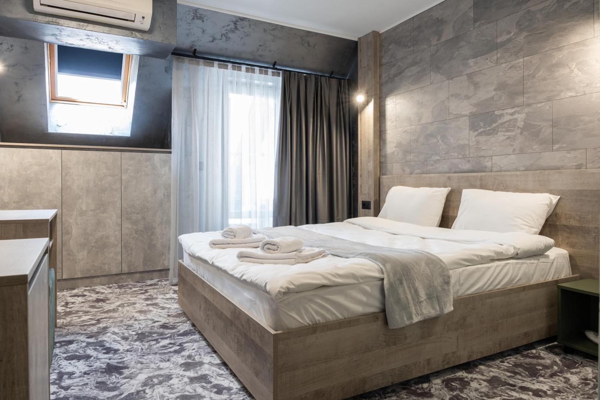 Rcr Einstein Aparthotel