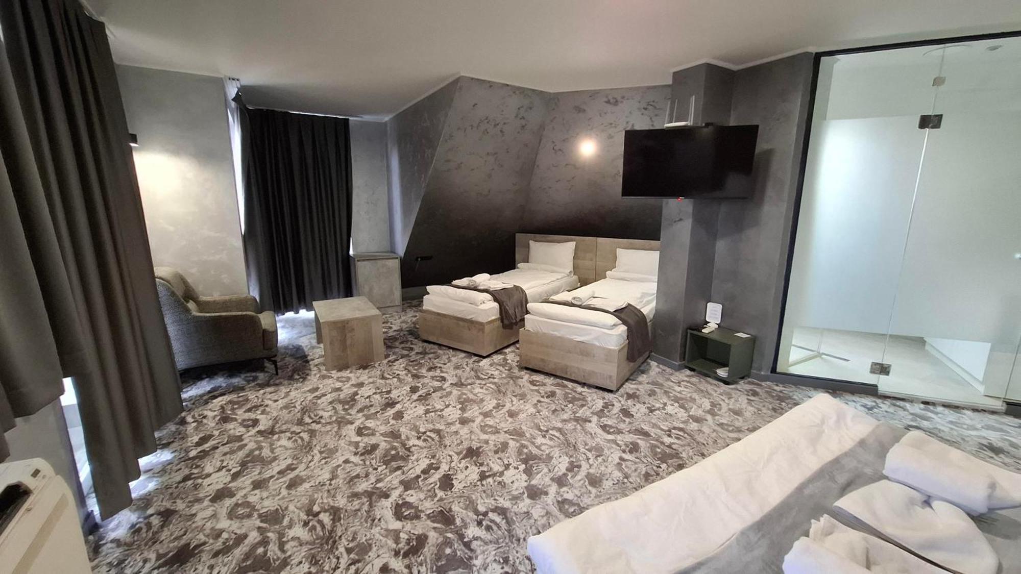 Rcr Einstein Aparthotel *